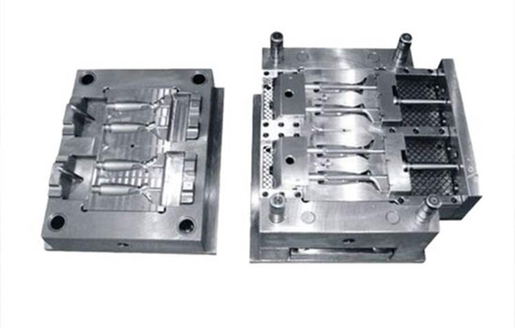 For high-temperature molds, die-casting molds, and hot-working tools.